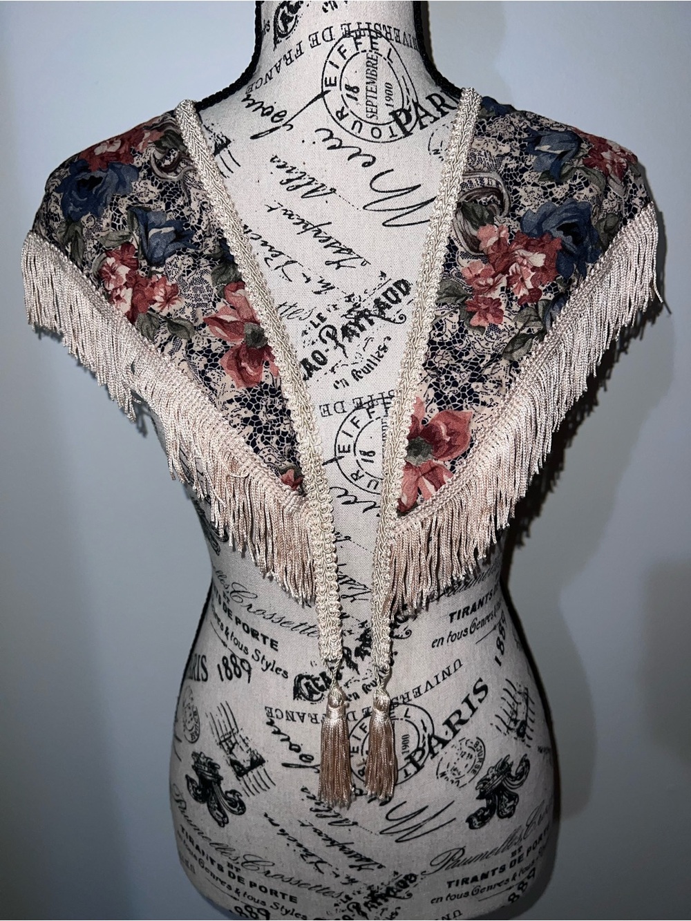 Vintage 90s El & Company Floral Lace Fringe Capelet Shawl Scarf Tassels